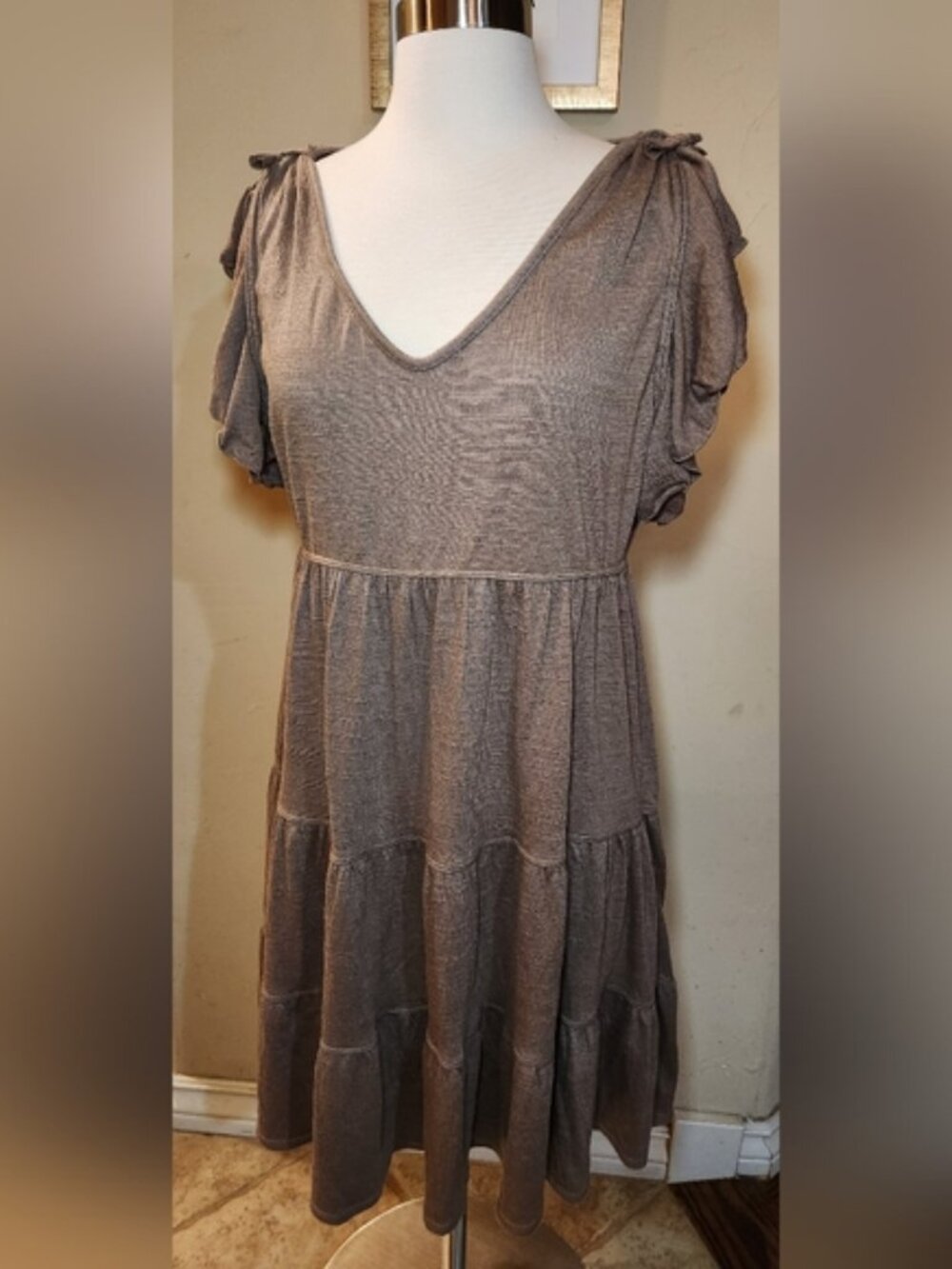 Max Studio Taupe Mini Dress Size‎ L V-neck Flutter Sleeve Tiered
